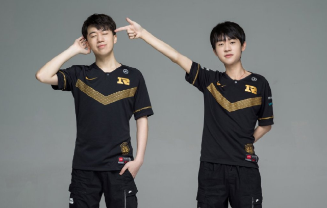 脸上浮现痛 脸上浮现痛